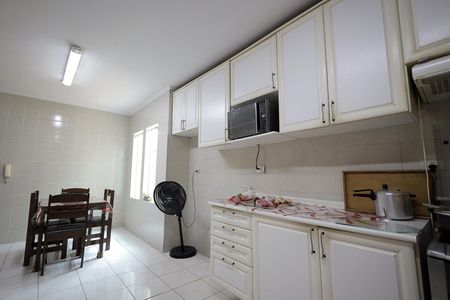 Casa à venda com 220m², 3 quartos e 2 vagas Casa à venda com 220m², 3 quartos e 2 vagasCozinha