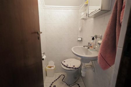 Casa à venda com 220m², 3 quartos e 2 vagas Casa à venda com 220m², 3 quartos e 2 vagasBanheiro 1
