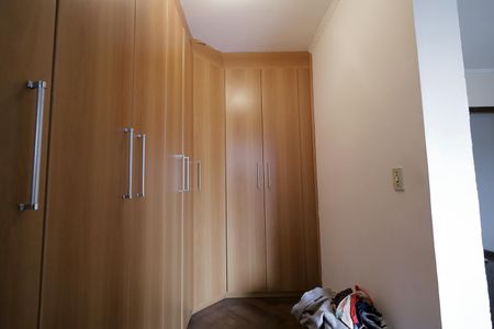 Casa à venda com 220m², 3 quartos e 2 vagas Casa à venda com 220m², 3 quartos e 2 vagasCloset
