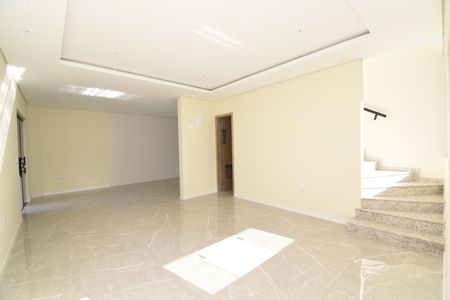 Casa à venda com 110m², 3 quartos e 2 vagasSala