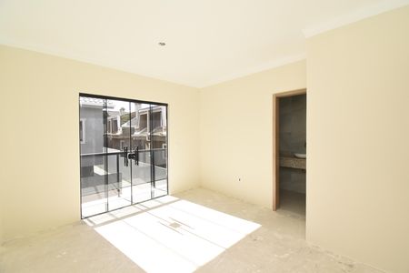 Casa à venda com 110m², 3 quartos e 2 vagasSuíte