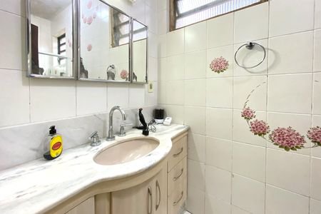 Casa à venda com 529m², 4 quartos e 5 vagasBanheiro da Suíte 1