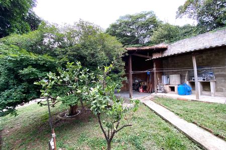 Casa à venda com 529m², 4 quartos e 5 vagasFundos