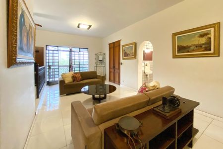 Casa à venda com 529m², 4 quartos e 5 vagasSala