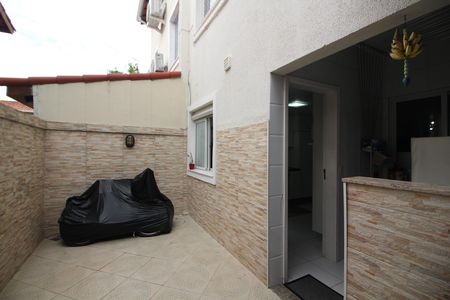 Casa de condomínio à venda com 160m², 4 quartos e 2 vagasChurrasqueira