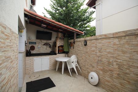 Casa de condomínio à venda com 160m², 4 quartos e 2 vagasChurrasqueira