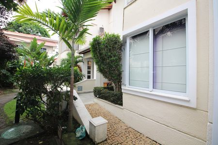 Casa de condomínio à venda com 160m², 4 quartos e 2 vagasFrente