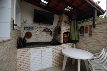 Casa de condomínio à venda com 160m², 4 quartos e 2 vagasChurrasqueira