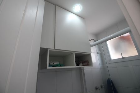 Casa de condomínio à venda com 160m², 4 quartos e 2 vagasBanheiro de Serviço