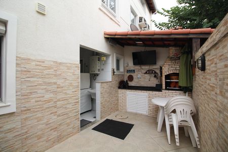 Casa de condomínio à venda com 160m², 4 quartos e 2 vagasChurrasqueira