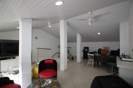 Casa de condomínio à venda com 160m², 4 quartos e 2 vagasSala 2
