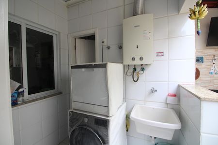 Casa de condomínio à venda com 160m², 4 quartos e 2 vagasÁrea de Serviço