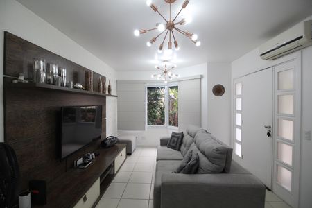 Casa de condomínio à venda com 160m², 4 quartos e 2 vagasSala 1
