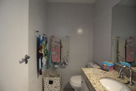 Casa de condomínio à venda com 160m², 4 quartos e 2 vagasBanheiro Social