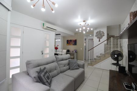 Casa de condomínio à venda com 160m², 4 quartos e 2 vagasSala 1