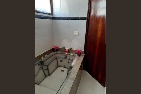 Casa à venda com 3 quartos, 229m² em Vila Paiva, São Paulo