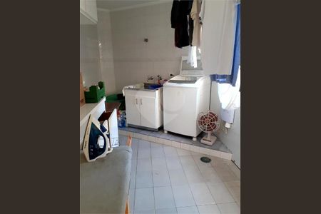 Casa à venda com 3 quartos, 229m² em Vila Paiva, São Paulo