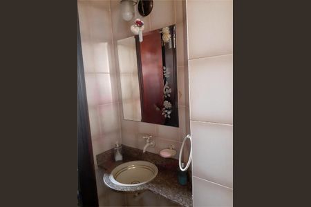 Casa à venda com 3 quartos, 229m² em Vila Paiva, São Paulo