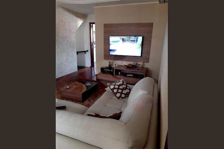 Casa à venda com 3 quartos, 229m² em Vila Paiva, São Paulo