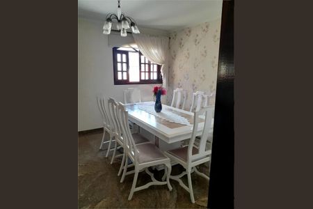 Casa à venda com 3 quartos, 229m² em Vila Paiva, São Paulo