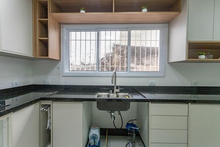 Casa à venda com 200m², 3 quartos e 5 vagas Casa à venda com 200m², 3 quartos e 5 vagasCozinha
