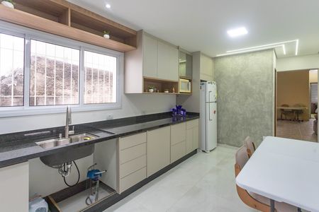 Casa à venda com 200m², 3 quartos e 5 vagas Casa à venda com 200m², 3 quartos e 5 vagasCozinha