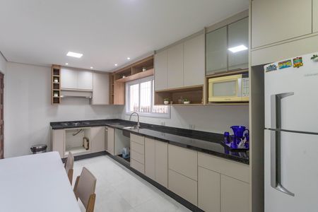 Casa à venda com 200m², 3 quartos e 5 vagas Casa à venda com 200m², 3 quartos e 5 vagasCozinha