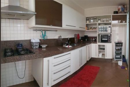 Casa à venda com 3 quartos, 185m² em Carandiru, São Paulo