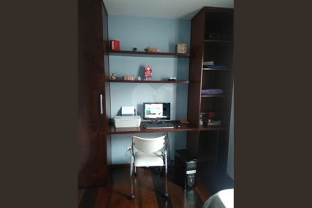Casa à venda com 3 quartos, 198m² em Vila Paiva, São Paulo