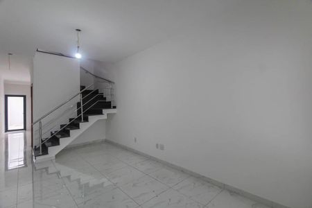 Casa à venda com 110m², 3 quartos e 2 vagas Casa à venda com 110m², 3 quartos e 2 vagasSala
