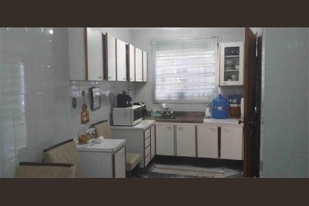 Casa à venda com 3 quartos, 191m² em Vila Vitorio Mazzei, São Paulo