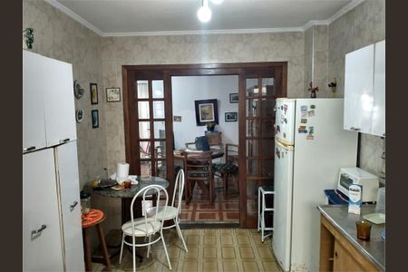 Casa à venda com 4 quartos, 200m² em Vila Nelson, São Paulo