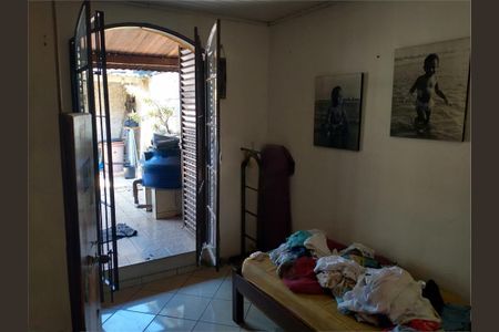 Casa à venda com 4 quartos, 200m² em Vila Nelson, São Paulo
