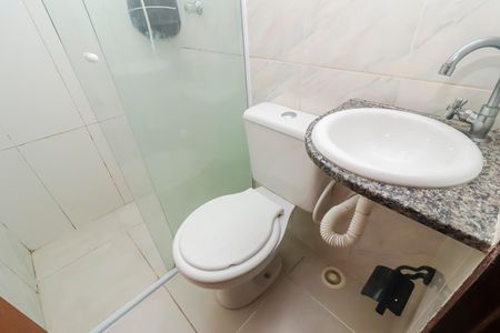 Banheiro da Suíte de casa de condomínio para alugar com 3 quartos, 117m² em Vila Regina, São Paulo