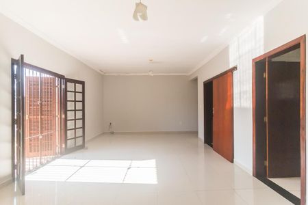 Casa para alugar com 905m², 5 quartos e 6 vagas Casa para alugar com 905m², 5 quartos e 6 vagasQuarto 4 - Suíte 4