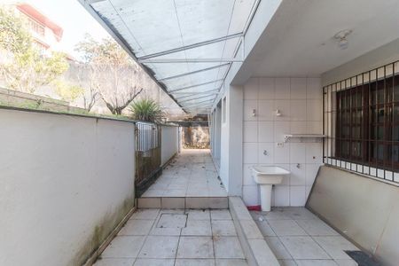 Casa para alugar com 905m², 5 quartos e 6 vagas Casa para alugar com 905m², 5 quartos e 6 vagasÁrea de Serviço