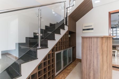 Casa para alugar com 905m², 5 quartos e 6 vagas Casa para alugar com 905m², 5 quartos e 6 vagasBar