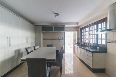 Casa para alugar com 905m², 5 quartos e 6 vagas Casa para alugar com 905m², 5 quartos e 6 vagasCozinha
