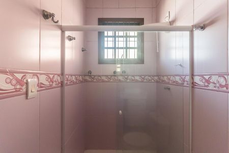 Casa para alugar com 905m², 5 quartos e 6 vagas Casa para alugar com 905m², 5 quartos e 6 vagasBanheiro da Suíte 2