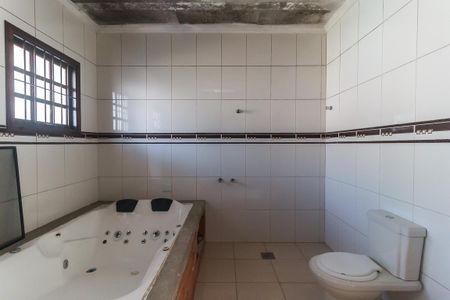 Casa para alugar com 905m², 5 quartos e 6 vagas Casa para alugar com 905m², 5 quartos e 6 vagasBanheiro da Suíte 4