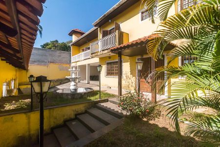 Casa para alugar com 905m², 5 quartos e 6 vagas Casa para alugar com 905m², 5 quartos e 6 vagasEntrada