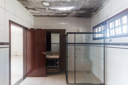 Casa para alugar com 905m², 5 quartos e 6 vagas Casa para alugar com 905m², 5 quartos e 6 vagasBanheiro da Suíte 4
