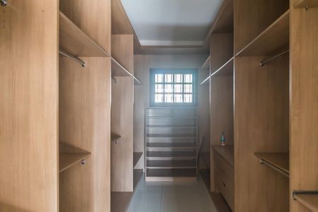 Casa para alugar com 905m², 5 quartos e 6 vagas Casa para alugar com 905m², 5 quartos e 6 vagasCloset