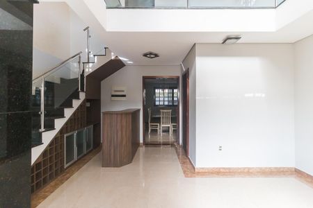 Casa para alugar com 905m², 5 quartos e 6 vagas Casa para alugar com 905m², 5 quartos e 6 vagasSala