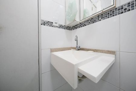 Banheiro de apartamento à venda com 2 quartos, 60m² em Parque Paineiras, São Paulo