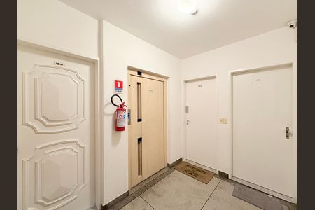 Apartamento à venda com 57m², 2 quartos e 1 vaga Apartamento à venda com 57m², 2 quartos e 1 vagaHall Apartamento