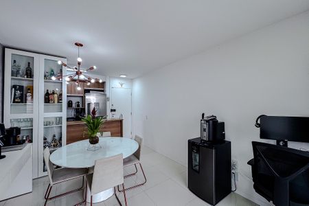 Apartamento à venda com 59m², 2 quartos e 1 vaga Apartamento à venda com 59m², 2 quartos e 1 vagaSala