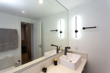 Apartamento para alugar com 76m², 2 quartos e 1 vaga Apartamento para alugar com 76m², 2 quartos e 1 vagaBanheiro da Suíte 1