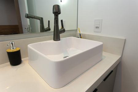 Apartamento para alugar com 76m², 2 quartos e 1 vaga Apartamento para alugar com 76m², 2 quartos e 1 vagaBanheiro da Suíte 1
