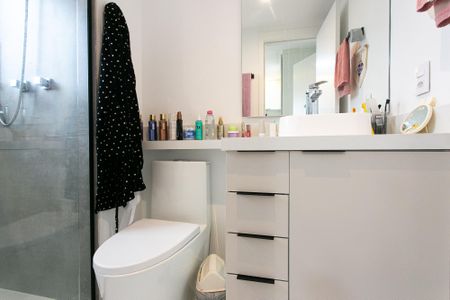 Apartamento para alugar com 76m², 2 quartos e 1 vaga Apartamento para alugar com 76m², 2 quartos e 1 vagaBanheiro da Suíte 2